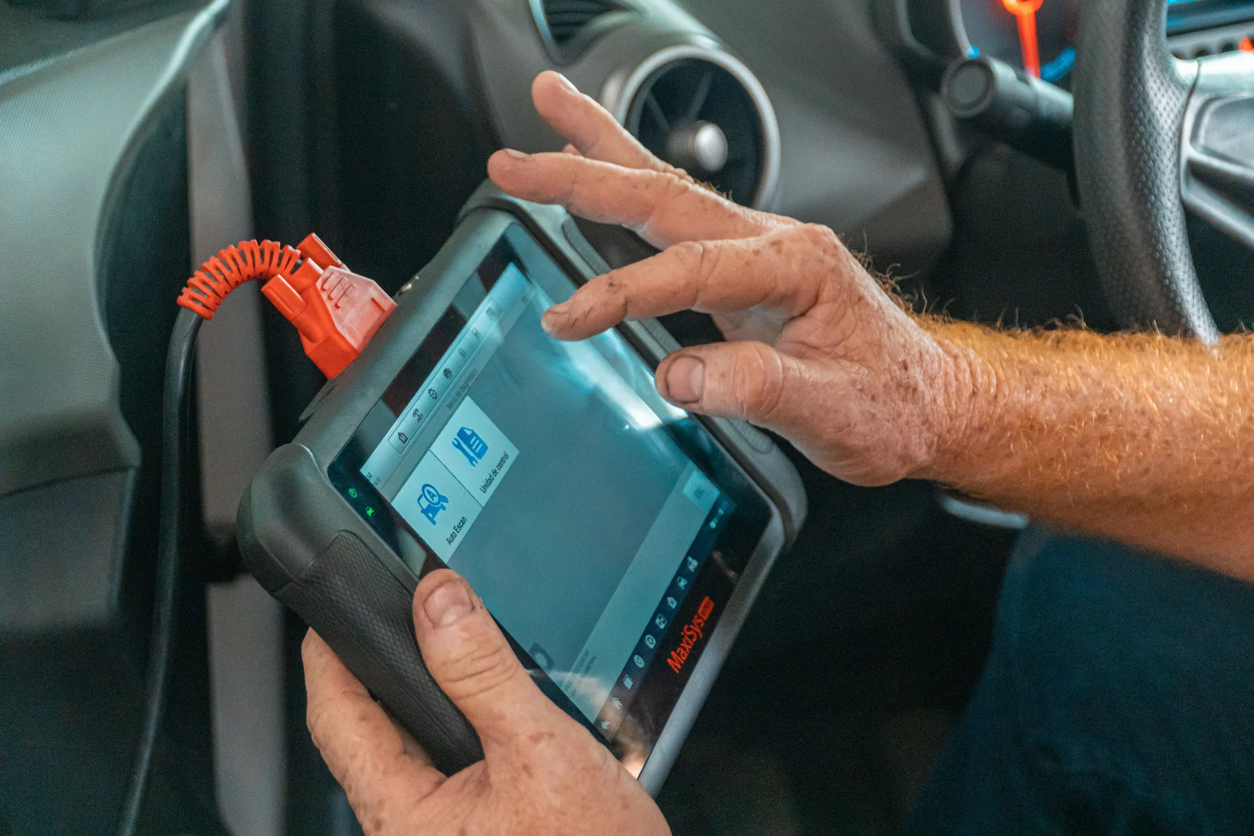 Uso de herramienta de diagnóstico automotriz